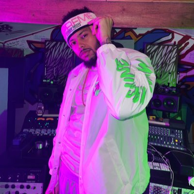 Renapaid's tweet photo. #NewProfilePic https://t.co/MJ1trM7KdS