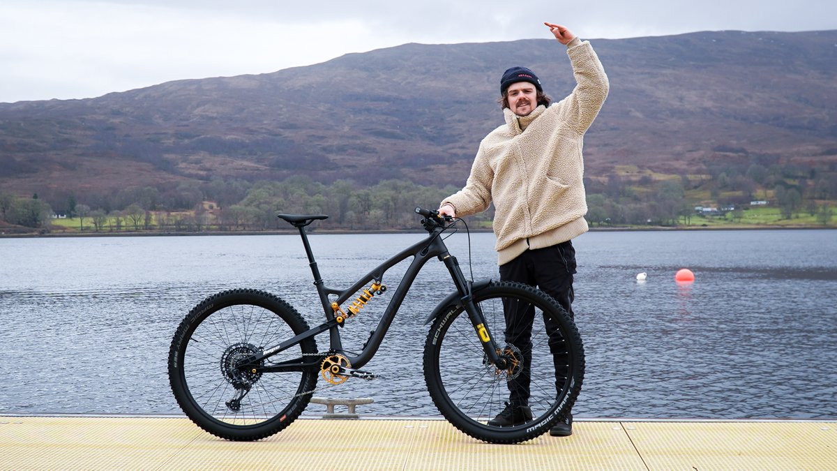 Hopetech's tweet photo. This week @top_chief takes us through his team @hazzard_racing HB.130 build.
Safe to say he's having a lot of fun ripping it round his local trails, don't just take our word for it check his video:
https://t.co/D2m0uccWJb
#hopetech #ukmade #hb130 #bikecheck https://t.co/3lltzwp8AL