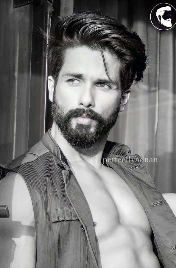You are very special @shahidkapoor your kindness, intelligence, and beauty you bring joy and happiness i hope you continue to love life and never stop dreaming, that is my birthday wish for you. all the shanatics love you to the moon and back ❤❤❤❤❤#HappyBirthdayShahidKapoor