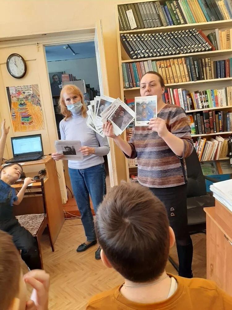 cabinaox's tweet photo. Ученикам нравятся интеллек-ые игры и викторины! Именно в этой дея-ти у ребят расширяется кругозор, развив. память, мышление и творч.воображение. Девятиклассники  отрабатывали задания, напр.на проверку умений применять знания в нестандартных ситуациях и в различных сферах дея-ти https://t.co/sc9mbCuJvT