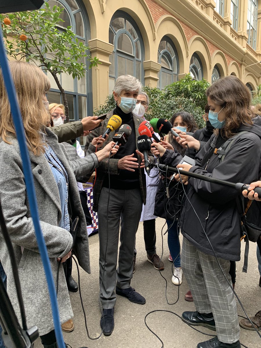 Raibarba's tweet photo. Avui fa dos anys que es va diagnosticar el primer cas de COVID-19 a Catalunya a l’@hospitalclinic. Avui dia de reconeixements i emocions a flor de pell! #putuvirus https://t.co/b07FeMD7l5