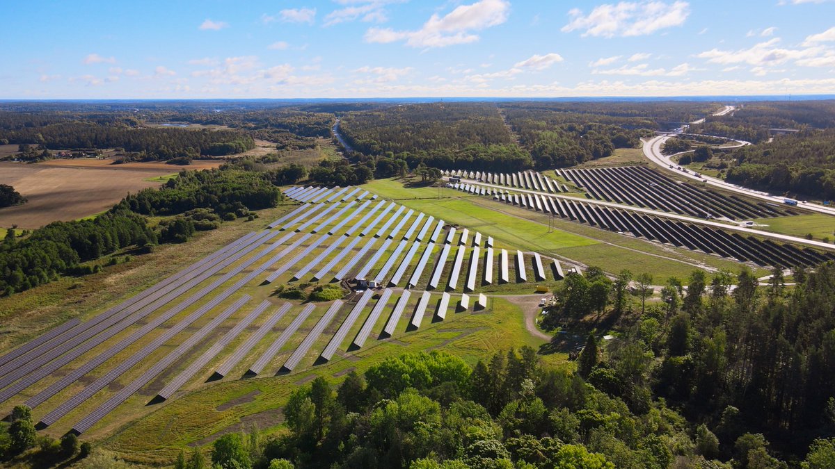 FuGen och EnergiEngagemang har nyligen inlett ett samarbete med syfte att skynda på utbyggnaden av större solcellsparker runt om i Sverige. Avtalet omfattar etablering av solparker på upp till 500 MW vilket har ett värde på närmare 3 miljarder kronor.
https://t.co/XGaVd8zH9x https://t.co/18dNeWqBPA