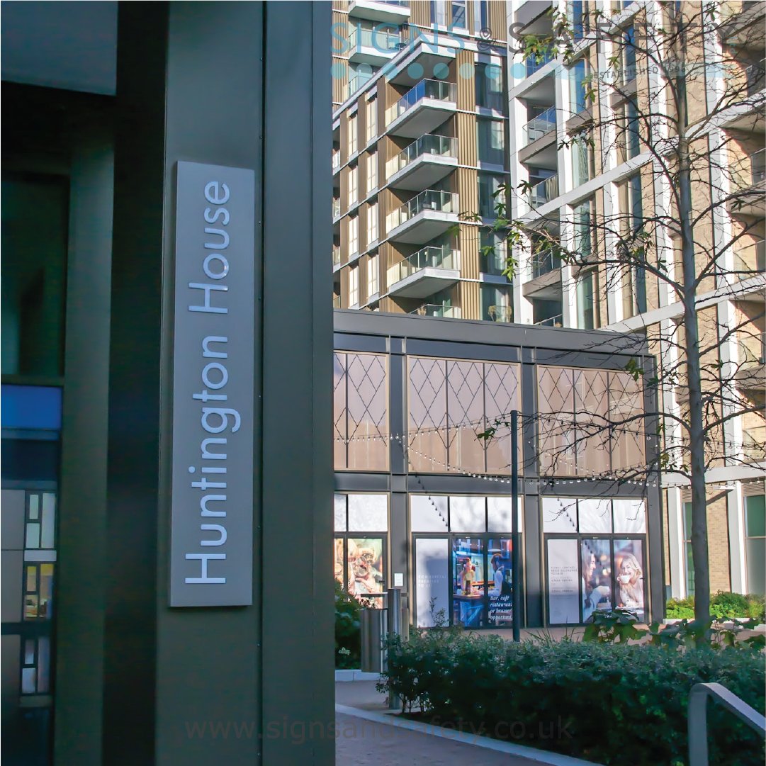 SignsandSafety's tweet photo. @SignsandSafety offers an extensive range of External Signage Solutions from #wayfinding to #companybranding, you will find our #bespoke #signagesolutions are bold and always stylish! 

To find out more look at our website https://t.co/KwhubbrY7n or contact us on 01293 827 830 https://t.co/biLqCROkmx