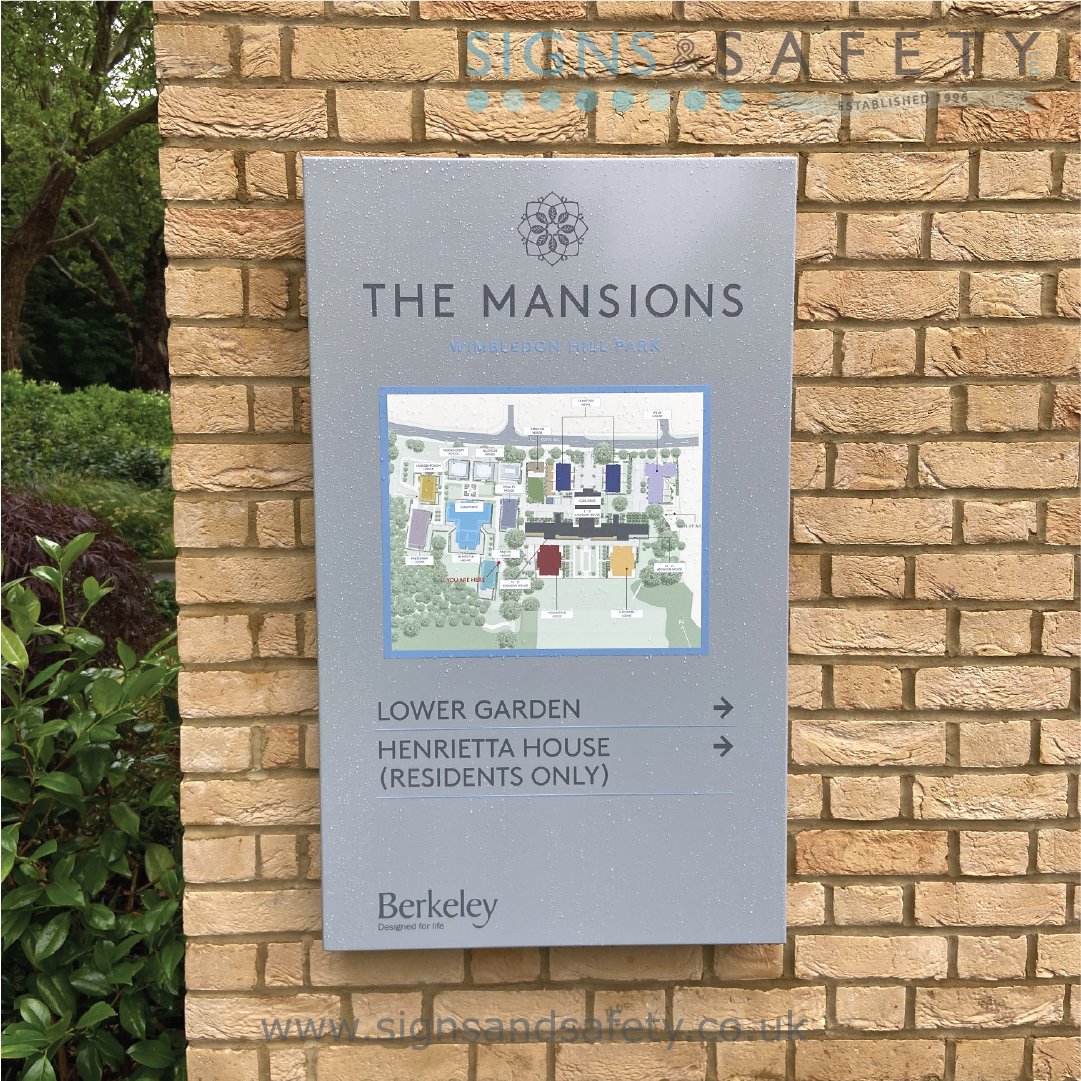 SignsandSafety's tweet photo. @SignsandSafety offers an extensive range of External Signage Solutions from #wayfinding to #companybranding, you will find our #bespoke #signagesolutions are bold and always stylish! 

To find out more look at our website https://t.co/KwhubbrY7n or contact us on 01293 827 830 https://t.co/biLqCROkmx