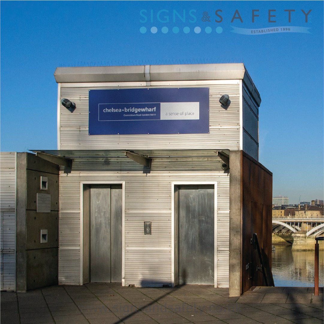 SignsandSafety's tweet photo. @SignsandSafety offers an extensive range of External Signage Solutions from #wayfinding to #companybranding, you will find our #bespoke #signagesolutions are bold and always stylish! 

To find out more look at our website https://t.co/KwhubbrY7n or contact us on 01293 827 830 https://t.co/biLqCROkmx