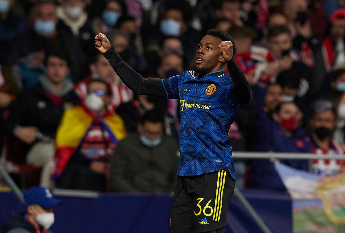 MUnitedFR's tweet photo. Rangnick sur le chant d'Elanga : "Tout le monde pouvait les entendre chanter. Rhythm Is A Dancer, oui, je connais cette chanson. C'est bien pour le garçon et ça montre à quel point nos supporters sont créatifs." #MUFC https://t.co/XTaWFHqS1D