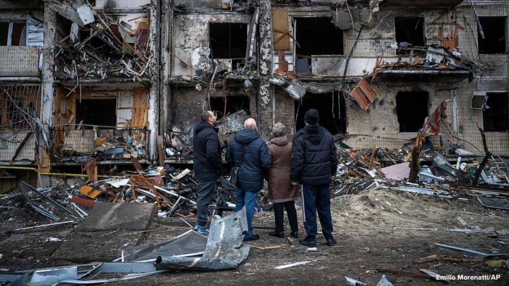 ABC's tweet photo. LATEST: Russia claims that its forces have blocked Kyiv from the west, which would begin a partial encirclement of the Ukrainian capital. https://t.co/iAr6J3vwnl https://t.co/zgR1U8FeA3