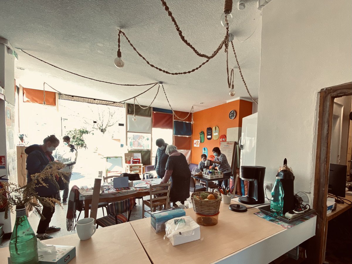 L_Moncondhuy's tweet photo. 🤝 Accueil chaleureux ce matin à l’Accorderie de #Poitiers #APAPO, au cœur du quartier de Bel Air !
A partir d’un principe fort, « chacun a des richesses à partager », elle offre un espace d’échanges de services, de compétences, de mémoires… et un espace d’échanges, tout court. https://t.co/4trZN5chrz