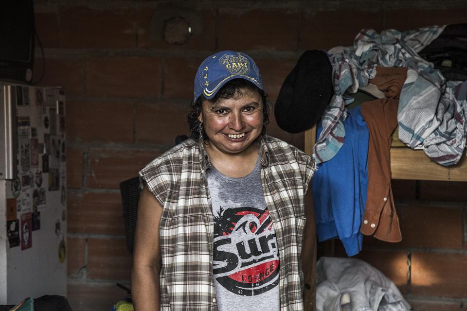 adrianacarr's tweet photo. Higui es inocente. A Higui la quisieron violar y asesinar por ser lesbiana, y se defendió. Murió uno de los agresores. Las instituciones policial y judicial la metieron en un calabozo sin escucharla. Y ahora la juzgan por homicidio por haberse defendido. #AbsoluciónParaHigui https://t.co/Fr4FAdNJEe