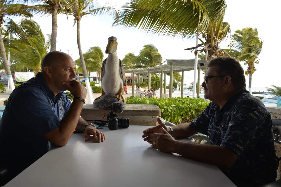 joko_cadena's tweet photo. Aprendiendo de la historia de otro gran destino de boca de uno de sus pioneros... #amorpormexico #venyconocepuertomorelos #jokontigo #lugaresconhistoria #jokotorreando #buenosamigos #zetina https://t.co/CUq02O3rr3
