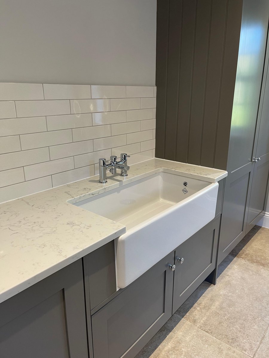 Did you know we can create space in your worktops for Belfast sinks? 💡 We aim to enable you to utilise the space in your worktops, whether it be for sinks, electrical points or even LED lighting. #worktopdesign #cleverworktops #homeinspo