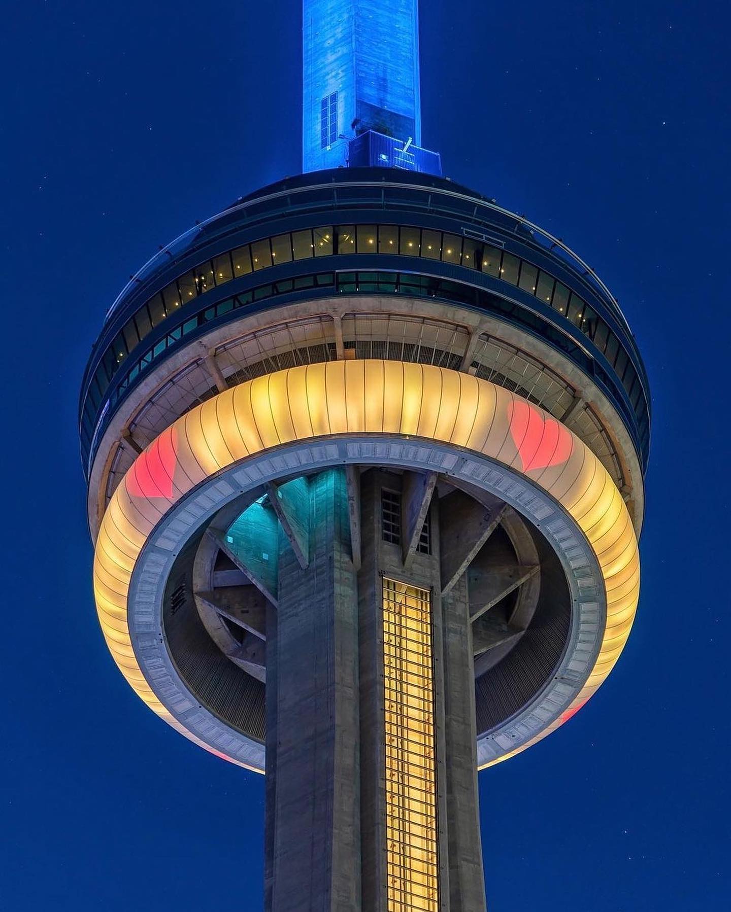 Matthew Harlow on X: The CN Tower was lit in blue and yellow last night in  support for Ukraine. #CNTower #toronto #ukraine  / X