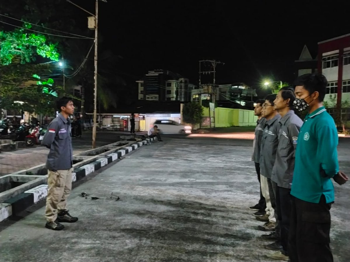 Selamat malam.
#SalamPramuka
Malam ini Tim Reaksi Cepat Pramuka UNP bergerak menuju Pasaman yang dilanda becana #gempabumi dengan kekuatan sebanyak enam personil.
#PramukaUNP