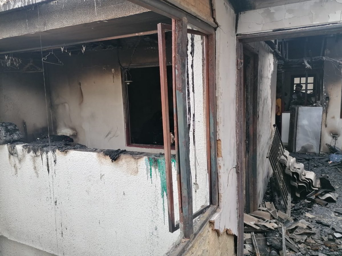 Robespierre0321's tweet photo. Una compañera perdió todas sus cosas en un incendio en su casa, dejándola a ella y a su mamá sin absolutamente nada. Dejo sus datos en el hilo para aquellos que quieran apoyarlas y solidarizarse con la situación. https://t.co/ezAaXIKGBo