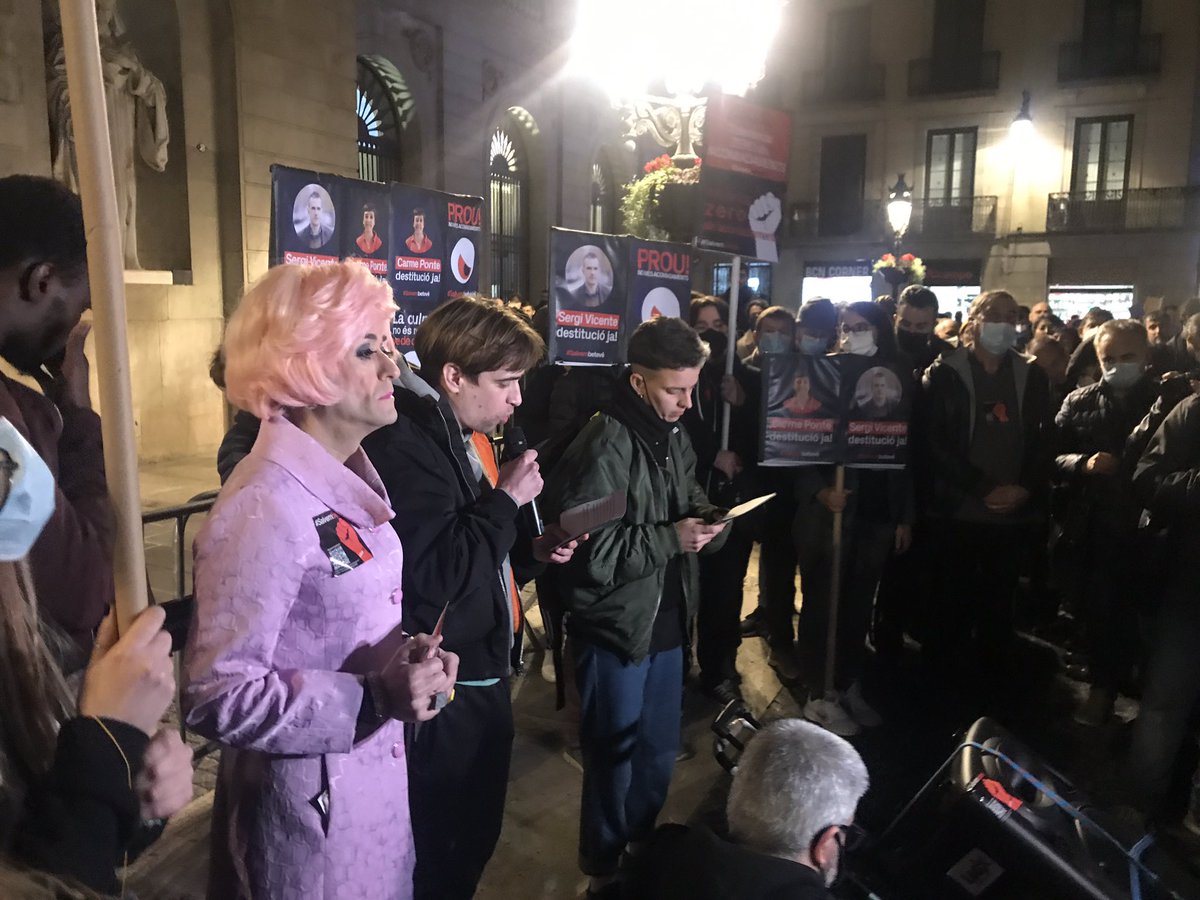 peigis's tweet photo. Gràcies per omplir ahir la plaça Sant Jaume. Sou increïbles! ❤️💥#salvembetevé #culturabetevé https://t.co/YF4a6lvLlq