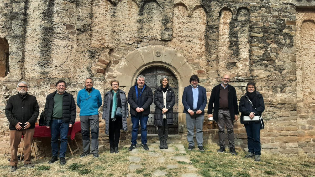 CarmelaStC's tweet photo. Fent territori amb el diputat @PerePons11 Revisem actuacions fetes des de la @diba al conjunt monumental de Coaner a Sant Mateu de Bages i valorem amb l’alcalde i els amics de Coaner, programes de suport per preservar aquest patrimoni #som311 #SPALDiba #millenari https://t.co/q91ID3Yxfv