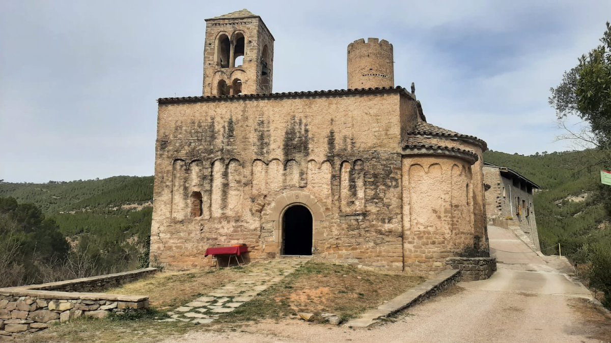 CarmelaStC's tweet photo. Fent territori amb el diputat @PerePons11 Revisem actuacions fetes des de la @diba al conjunt monumental de Coaner a Sant Mateu de Bages i valorem amb l’alcalde i els amics de Coaner, programes de suport per preservar aquest patrimoni #som311 #SPALDiba #millenari https://t.co/q91ID3Yxfv