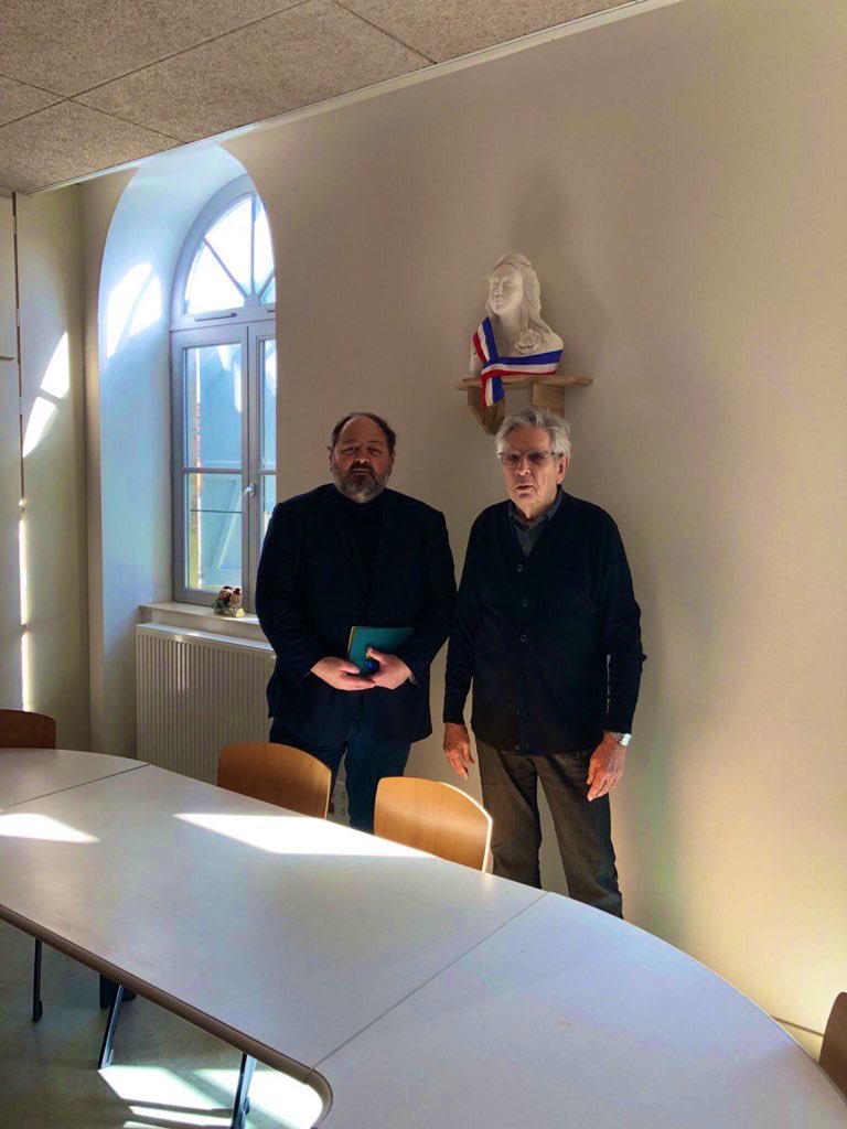 Gauvain_Raphael's tweet image. Retour ensuite en Saône-et-Loire pour un échange avec le conseil municipal de #MesseysurGrosne. Merci au Maire et aux conseillers pour votre accueil et la qualité de nos échanges.  

Ce matin, j’étais à #Fley pour une réunion de travail avec le Maire. 

2/2