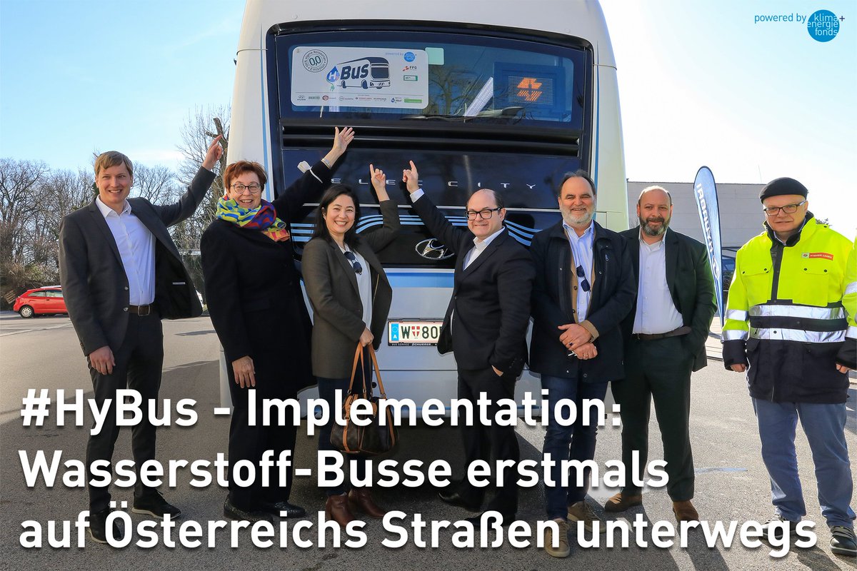 klimafonds's tweet photo. Das Projekt #HyBus🚌 bringt erstmals #Wasserstoff-Busse auf Österreichs Straßen: 3 Jahr lang werden in Serie produzierte #Hyundai #ELECCITY Busse nun im Realbetrieb für urbane (@wienerlinien), regionale (GrazU) &amp; alpine (Zillertal) Betriebsfälle getestet ▶️https://t.co/2oldhtTgiP https://t.co/6zKXYRZRUq
