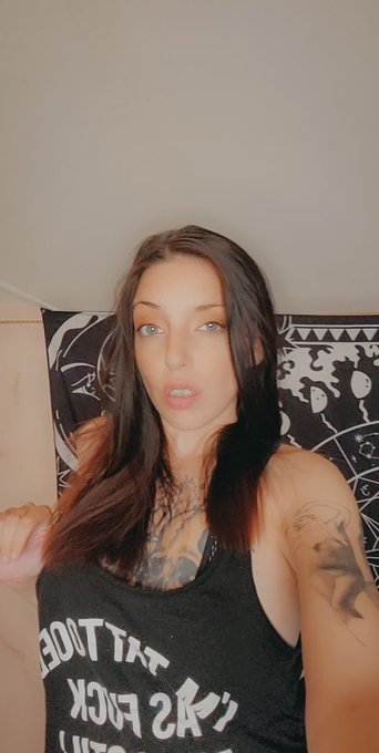 Joints, coffee,chill, repeat 🌬☕️✌️ https://t.co/KBI4xbP53i