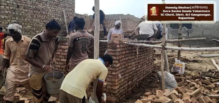 archie_sachdeva's tweet photo. Despite doing hardwork,
These destitute  cannot afford to build a home for themselves. Volunteers of dera Sacha sauda pool up their resources and give
#GiftOfHomes  to widow, disabled, old..With the guidance of Saint Gurmeet Ram Rahim Singh Ji https://t.co/nPjWXm0zkL