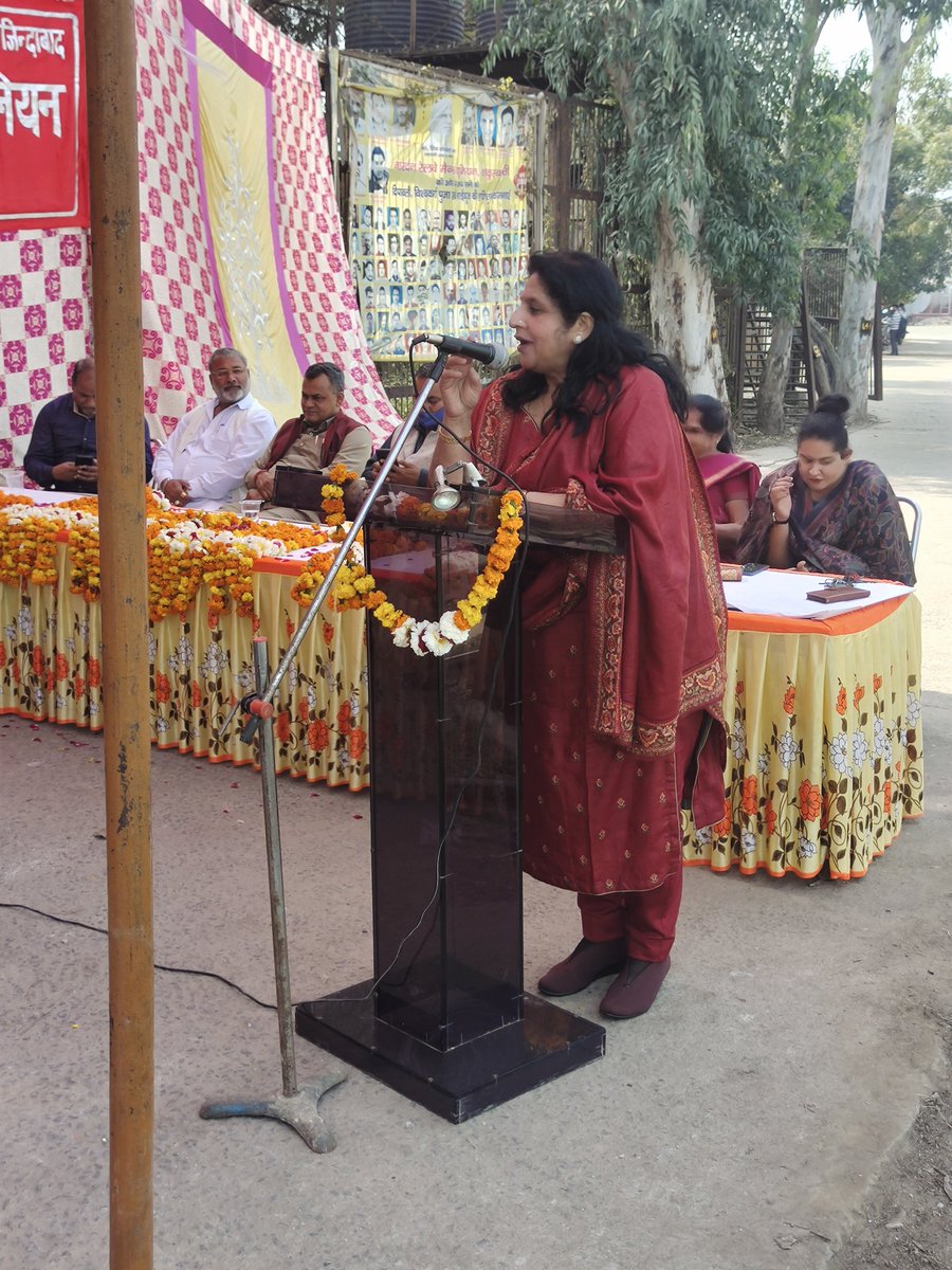 Sandy2255's tweet photo. आज दिनाँक-25/02/22 को शकूर बस्ती ब्रांच में महिला कर्मचारियों की मीटिंग सम्पन्न हुई। जिसमे समस्त शाखा की  लगभग 175 महिला कर्मचारियों ने भाग लिया।
@NRMUDelhiSocial 
@AnoopNrmu https://t.co/KB8tVTPja2