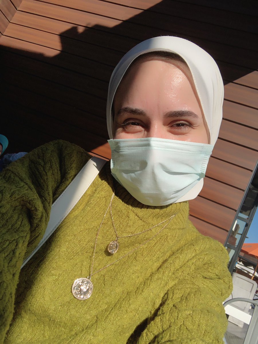 menna6saied's tweet photo. Me to my eyes : اقفلي كمان وانا بضحك اقفلي نامي ا��سن😂🌝🌚 https://t.co/7zVY3eKTyG