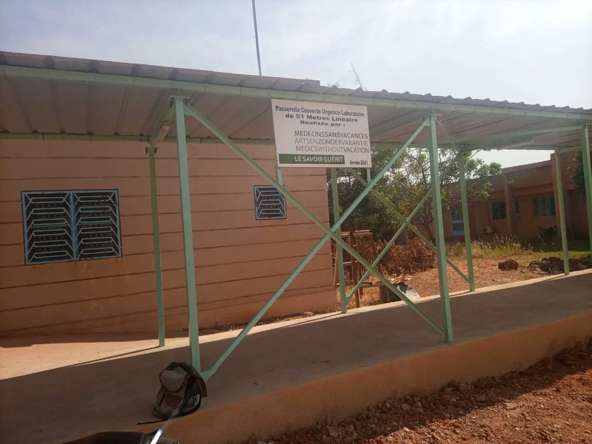 AZV_tweets's tweet photo. 🙏Grâce à nos précieux donateurs, @AZV_tweets a installé une nouvelle passerelle CMA de Dô à Bobo-Dioulasso pour relier les services.  ✅Des soins de qualité ✅Renforcement de l’hygiène ✅Gain de temps .A lire sur https://t.co/GLMaFJuSK2 
#MSV #santepourtous #LeaveNoOneBehind https://t.co/BBClWAyYnZ