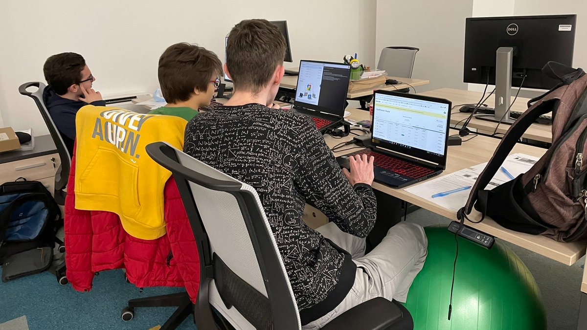 LifeAtNetcetera's tweet image. Always happy to support and welcome HashCode teams in our Hub. Congrats to everyone on the great results! See you again next year. 😉
#HashCode2022 #HashCode #GoogleCompetitions
