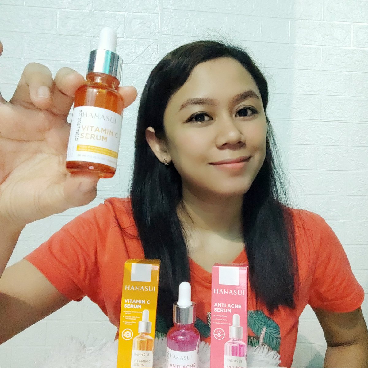 RenyMita's tweet image. Dari dulu sukak banget sama serumnya Hanasui. Dan sekarang empat varian Hanasui Face Serum Series hadir dengan New Look dan Improved Formula. Kepo kan, kepo kan?! 
Jangan kuwatir, nanti aku share yaaa. 🤗🥰

#Hanasui
#SerumGakHarusMahal
Its Your #TimeToGlow Girls!