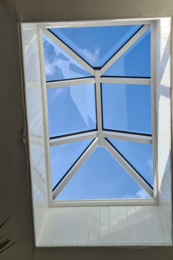 With the sun finally shining through we were able to complete the installation of this new roof light. <a href="/AtlasGlazedRoof/">Atlas Roof Solutions</a> 
.
.
📍#devon
.
.
#aluminium #aluminiumroof #construction #design #engineering #project #architecture #building #architects