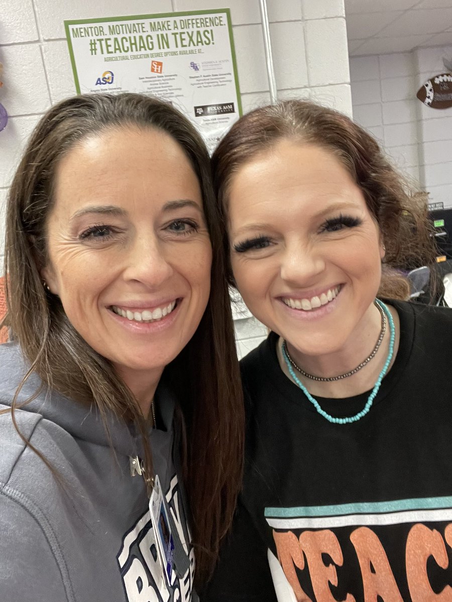 sdillard0811's tweet photo. @LaneBuban we have the best students and staff! The @BryanTx_FFA students showed their appreciation for teachers today by cooking and serving a wonderful breakfast! Thank you so much 💙💛 https://t.co/fN0urt8gC9