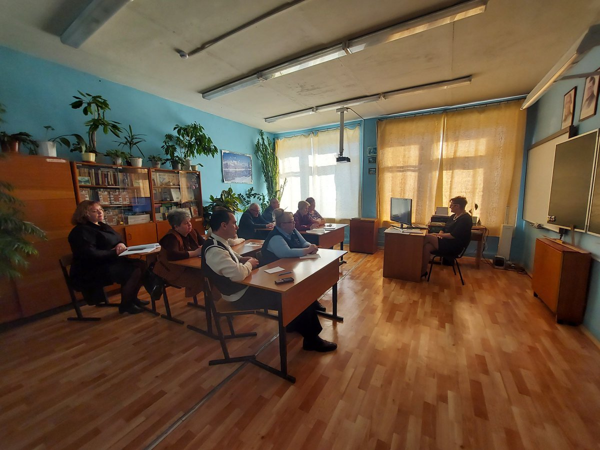 24 февраля состоялось заседание педагогического совета по теме «Новые ФГОС: к каким изменениям готовиться школе в 2022-2023 уч. году?»
Были подведены итоги 1 полугодия, обозначены пути развития в новом учебном году