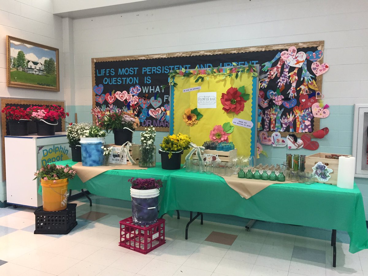 A fantastic way to end the week! Davis Drive PTA sponsored a flower bar for all staff!  💕 <a href="/DDEPTA_21/">Davis Drive Elem PTA 21</a> <a href="/DDEDolphins/">Davis Drive ES</a>