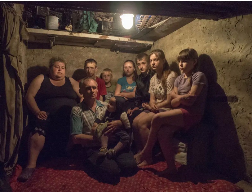 документальный фильм «между семью островами». семья живет в подвале. семья живет в подвале. маньяк держал в подвале. семья живет в подвале.