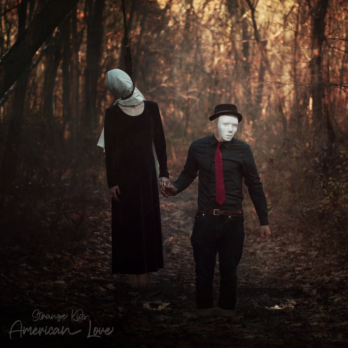 “American Love” (feat. Cassie Webb) - OUT NOW! LINK IN BIO!
•
Support us. Buy merch. ⤵️
strangekidsmusic.com
•
Recorded &amp; mastered at <a href="/RailroadParkMA/">Railroad Park Recording Co.</a> by <a href="/kyletherrien/">Kyle Therrien</a> featuring Cassie Webb.