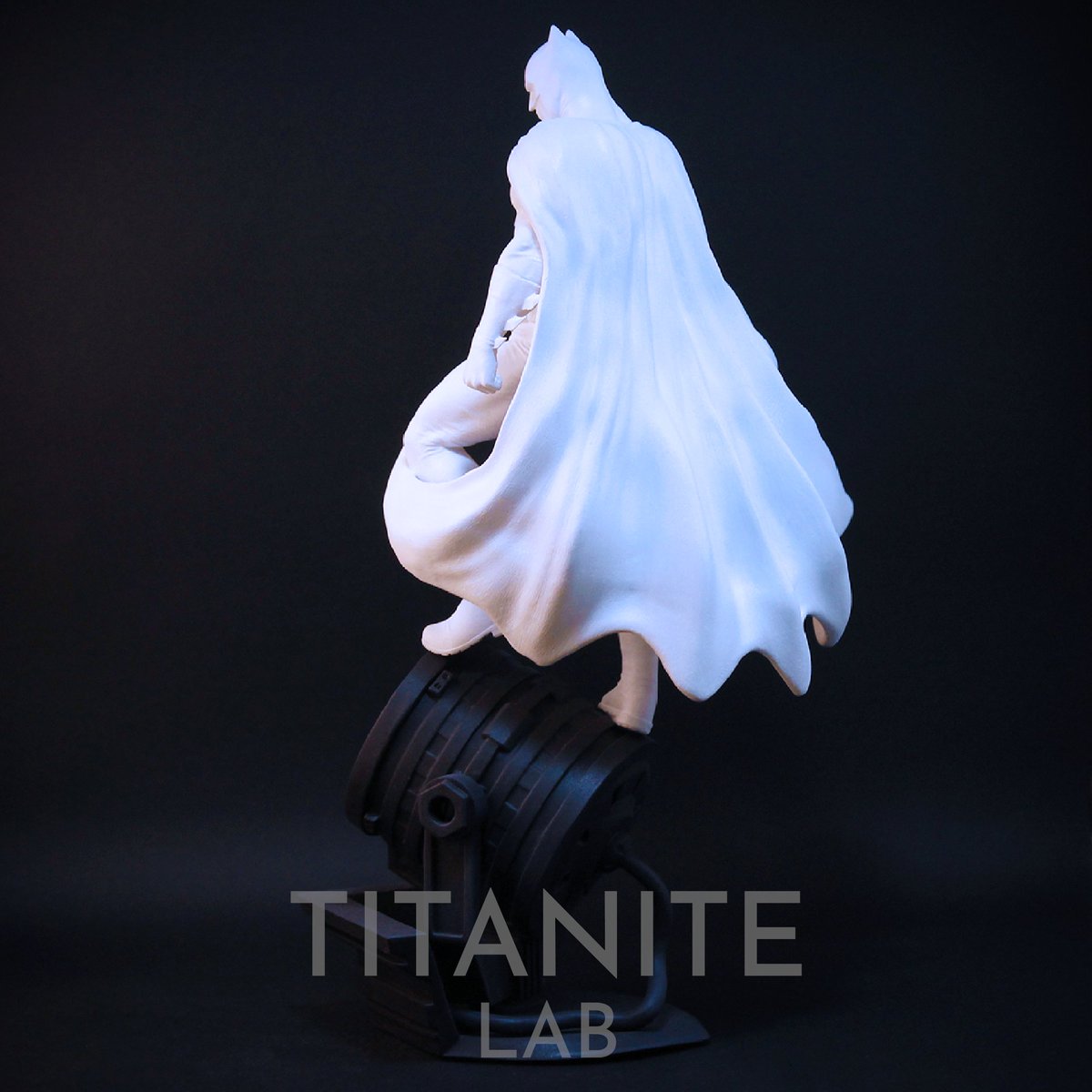 TitaniteLab's tweet photo. Credits:
Artist: @soblizz 
Web site: @CG_Trader 
Printer: @Elegoo_Official Saturn
Camera: Canon

#batman #dccomics #3dprinting #modeling #lycheeslicer #cgtrader #elegoo #saturn #waterwashableresin #printable #fanart #batfamily #acrylics #brushes #dark #photography #titanitelab https://t.co/nVGS1tajax