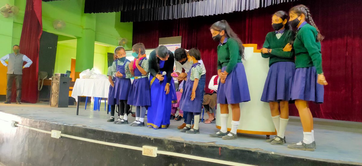 RailMinIndia's tweet photo. #AchhiAadat Campaign!

Under the nationwide “Achhi Aadat Campaign”, sessions have been conducted at various Railway Schools.
These have been focused on imbibing good hygiene &amp; sanitation habits among students, like hand washing, nail clipping, proper wearing of mask, etc. https://t.co/XH7nFbeFLw