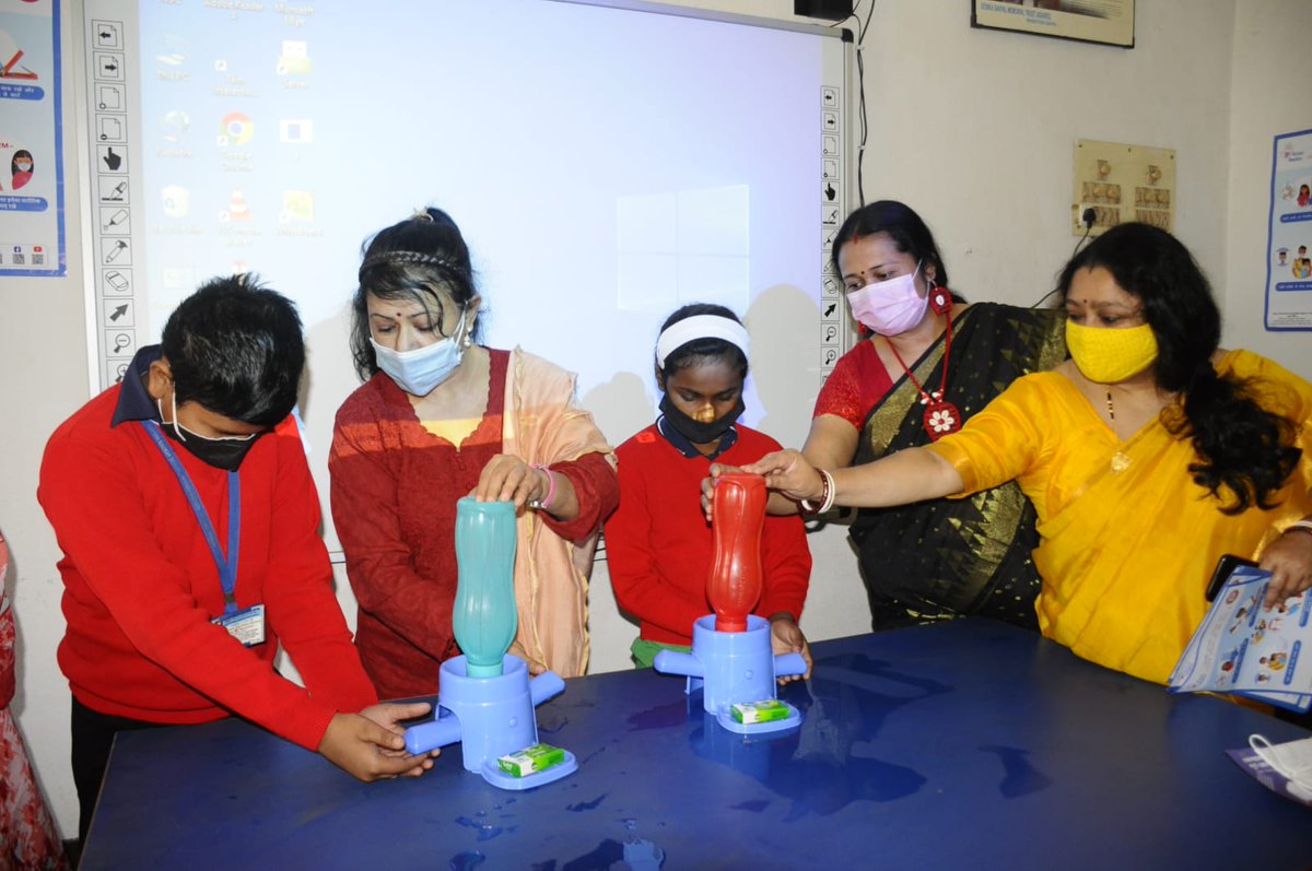 RailMinIndia's tweet photo. #AchhiAadat Campaign!

Under the nationwide “Achhi Aadat Campaign”, sessions have been conducted at various Railway Schools.
These have been focused on imbibing good hygiene &amp; sanitation habits among students, like hand washing, nail clipping, proper wearing of mask, etc. https://t.co/XH7nFbeFLw