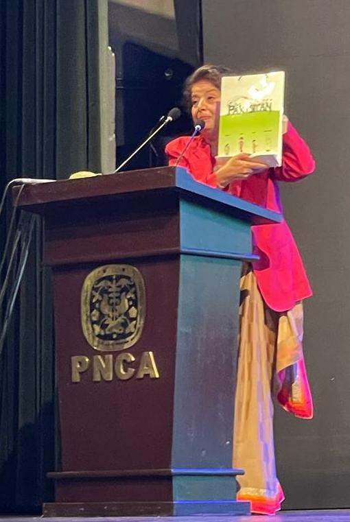 ClimateChangePK's tweet photo. Special Assistant to Prime Minister @aminattock launches #TreeBook at the Pakistan National Council of Arts on Feb 25, 2022. https://t.co/enoTZLY336