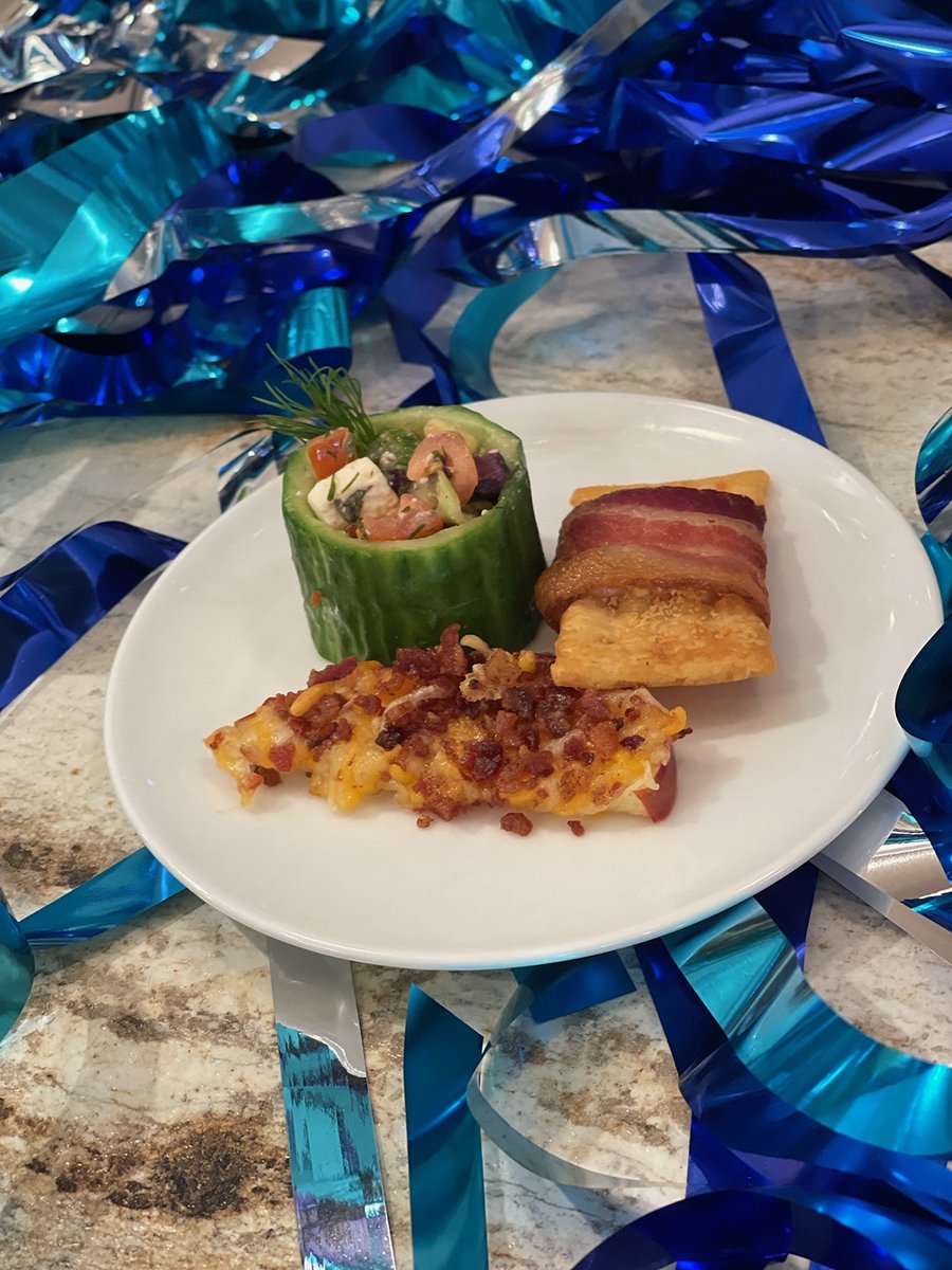 WoodBridgeHC's tweet photo. Theme Dinner was a hit with the residents. Chef Mike and his team did a wonderful job with the meal @dpatrevito @claretravis18 #trilogyliving #snowflakeball https://t.co/rpf4tNFKJA