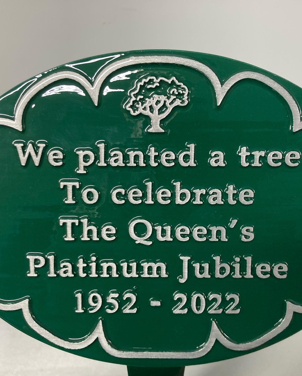 falonnameplates's tweet photo. The Queen has urged us to plant a tree to celebrate her Platinum Jubilee. Here are some images of our traditionally cast aluminium &amp; bronze Platinum Jubilee Commemorative Tree Planting Plaques #queenelizabeth #platinumjubilee #ukmanufacturing #ukmamufacturer #foundry #blueplaque https://t.co/vABf2lmoGd