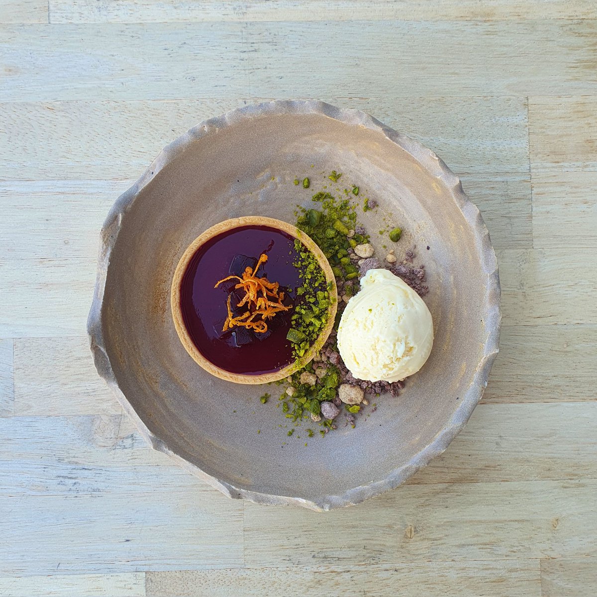 woodruffdublin's tweet photo. Chocolate tart, McNallys beetroot &amp; orange, pistachio, creme fraiche ice cream https://t.co/SVLv0fQW1K