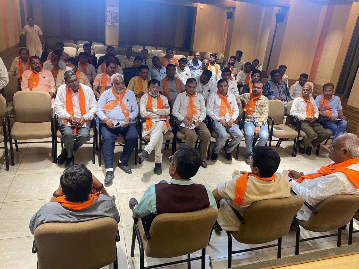 pradipsinhbjp's tweet photo. આજ રોજ ખાનપુર કાર્યાલય ખાતે કર્ણાવતી મહાનગરના બક્ષીપંચ મોરચા, યુવા મોરચા તેમજ અનુસૂચિત જાતિ મોરચાના પદાધિકારીઓ સાથે આયોજિત બેઠકમાં આગામી કાર્યક્રમો અનુસંધાને ચર્ચા વિચારણા કરી. https://t.co/A6dz7ocdQF
