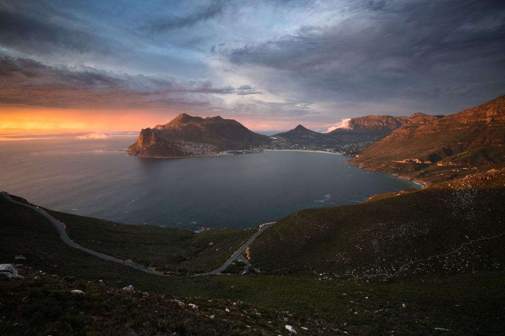 One of the craziest sunsets I've seen this year! 🌅🌄

#Repost @devinwrightphotography

#chapmanspeak #capetownsunset #southafricanskies #capetownskies #capelife #capetownsouthafrica #sunsets #sunset_pics #sunset #seascapephotography #seascapelovers #seascape_captures #mountain