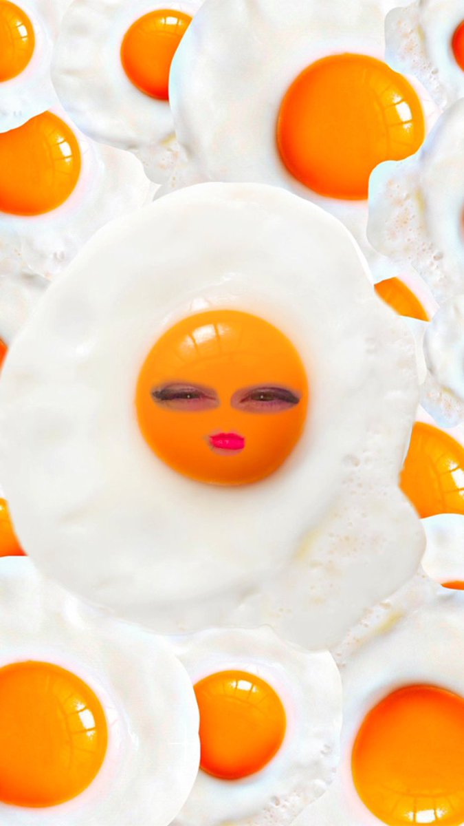 Nereide_C's tweet photo. Je testais des filtres de bonnasse sur instragram puis je suis tombée sur ça. C’EST MON PRÉFÉRÉ. Pourquoi être bonne quand je peux être un 🥚 qui juge https://t.co/sLHzhO14yX