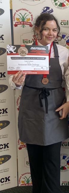 Paccioni's tweet photo. My daughter Lani won a medal for a hospitality competition yesterday that she had been working on for months. She had to devise a menu, design a 5⭐️ table setting and make a mock tail #ProudDad #hospitality #futuretopchef #hardworkpaysoff https://t.co/mZMkZ13NwT