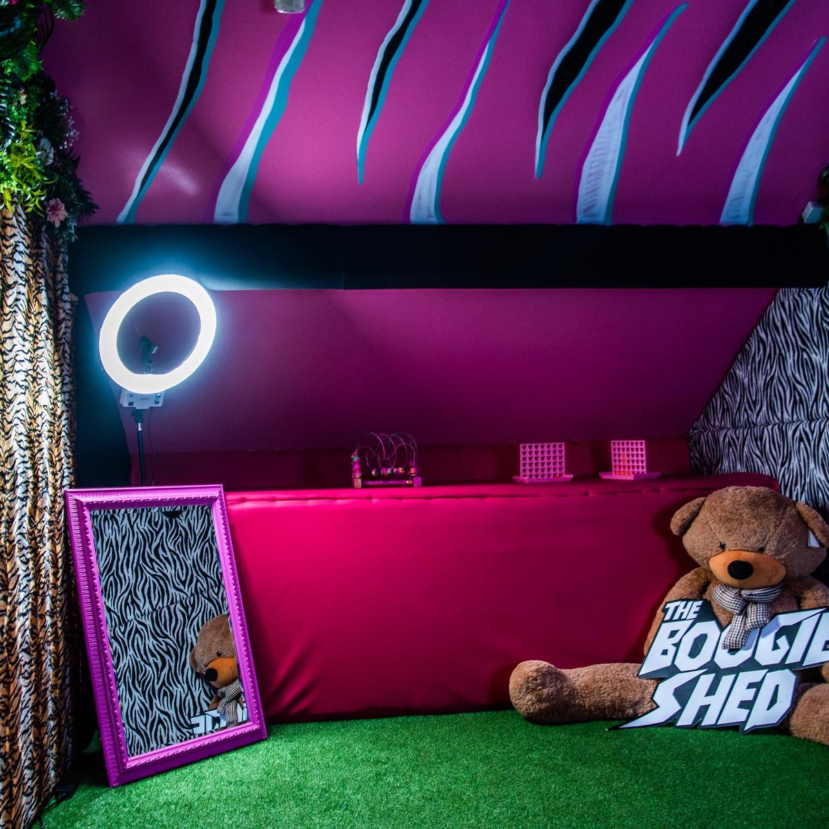 HOW TO BOOK A TABLE WITH US...

YOU CAN MESSAGE US ON OUR SOCIAL MEDIA PAGES

EMAIL - 
BOOKINGS@THEBOOGIESHED.CO.UK

WHATSAPP US ON
07590 313869

#TheBoogieShed #Birmingham #BookABooth #BirminghamEvents