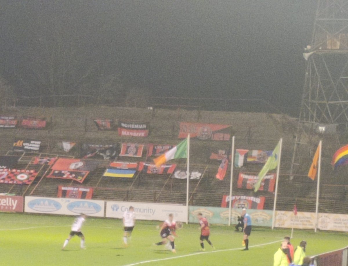 kamroks's tweet image. @gavinsblog @bfcdublin Support shown for Ukraine in Dalymount beside the Irish flag tonight by Bohs fans @SkyNews
