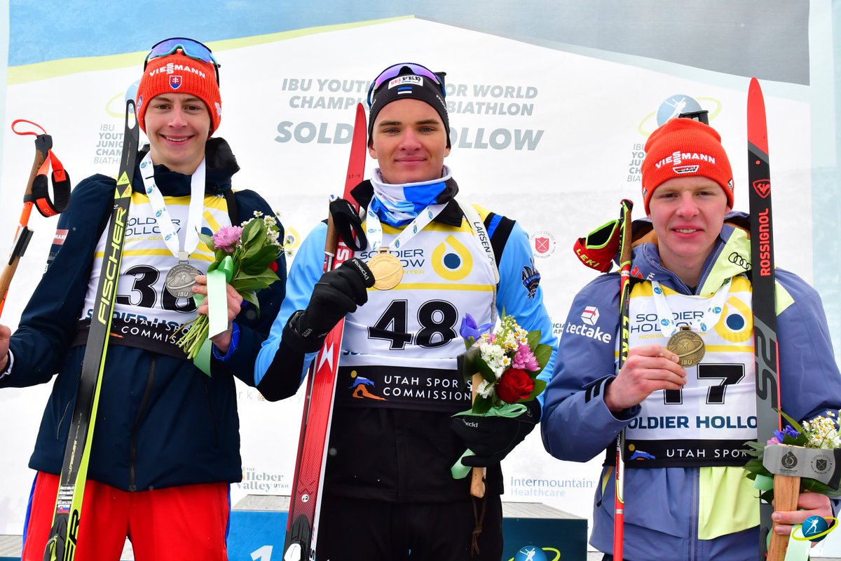 IBU_Junior's tweet photo. The podium of Youth Men Sprint looking very familiar. Congratulations to all the winners:

🥇 Jakob Kulbin 🇪🇪
🥈 Jakub Borgula 🇸🇰
🥉 Albert Engelmann 🇩🇪

📸Reichert/IBU #biathlon #YJWCH22 https://t.co/FqWIvKFhYx
